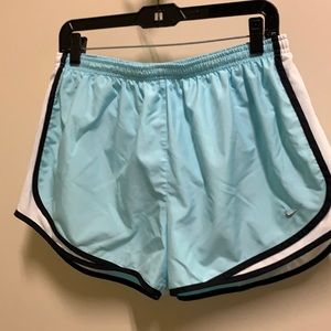 Nike women’s tempo running short